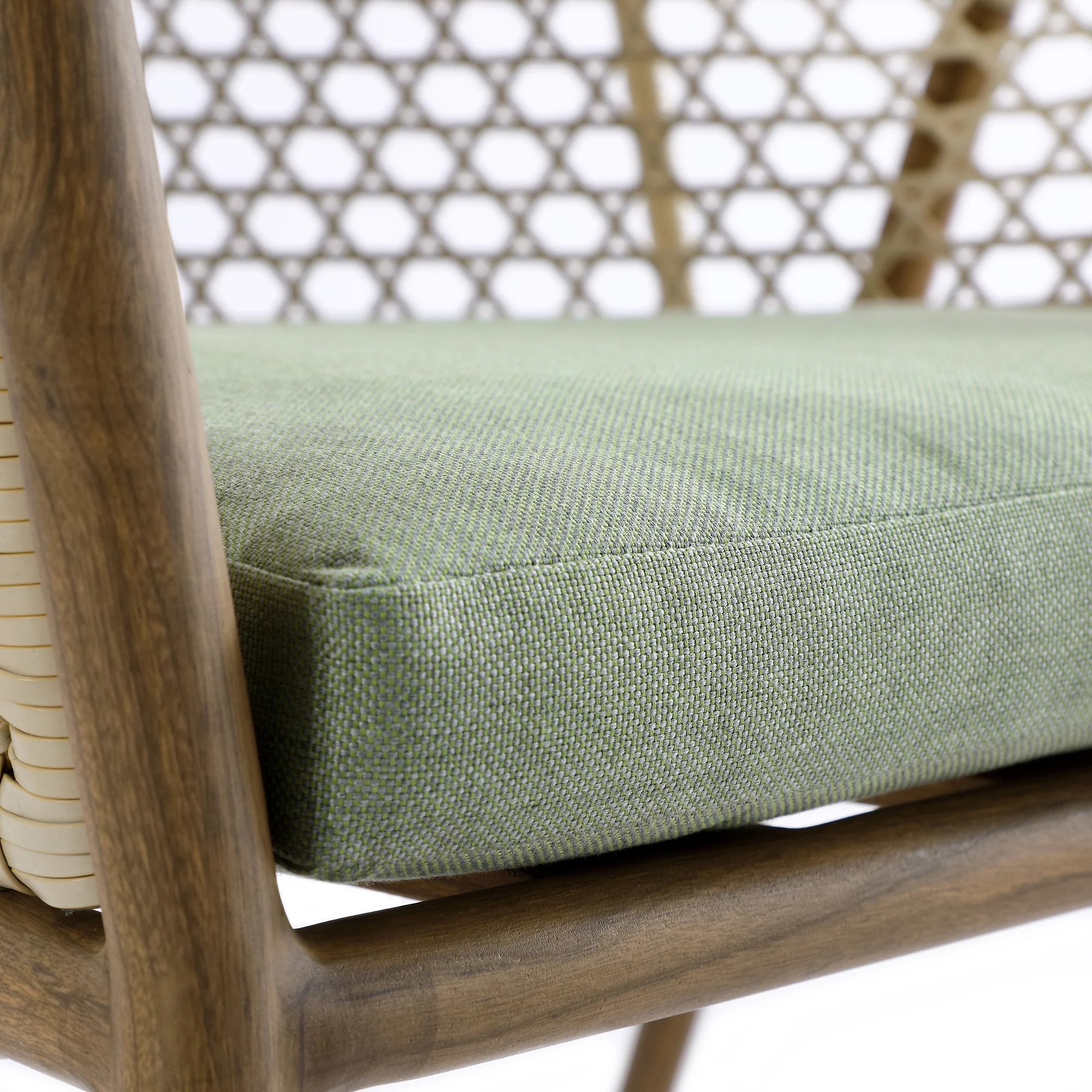 Pienza Outdoor Rattan 4-Seater Round Dining Set, Sage Green Fabric with Light Walnut Frame - Image 15