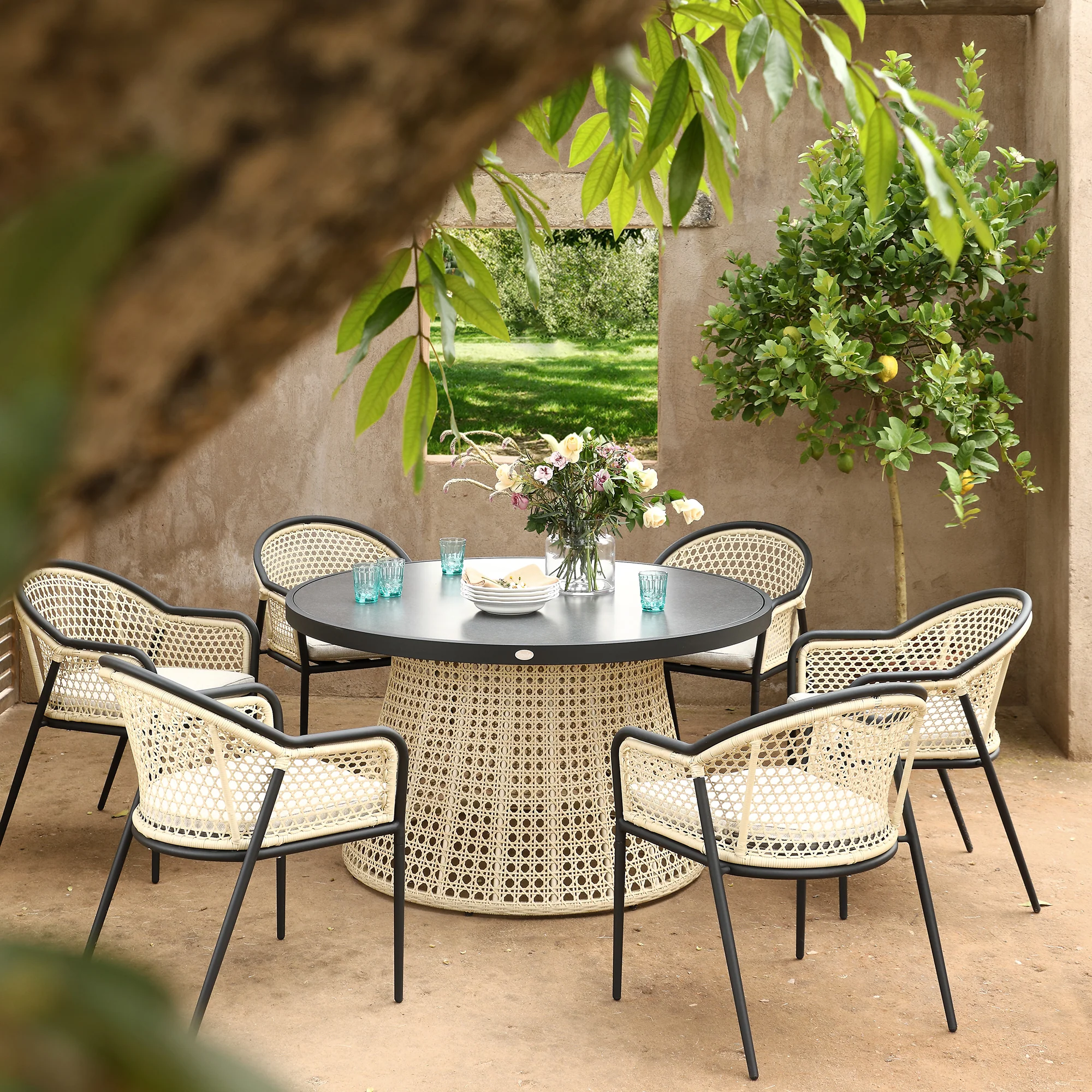 Pienza Outdoor Rattan 6-Seater Round Dining Set, Oatmeal Fabric with Black Frame - Image 2