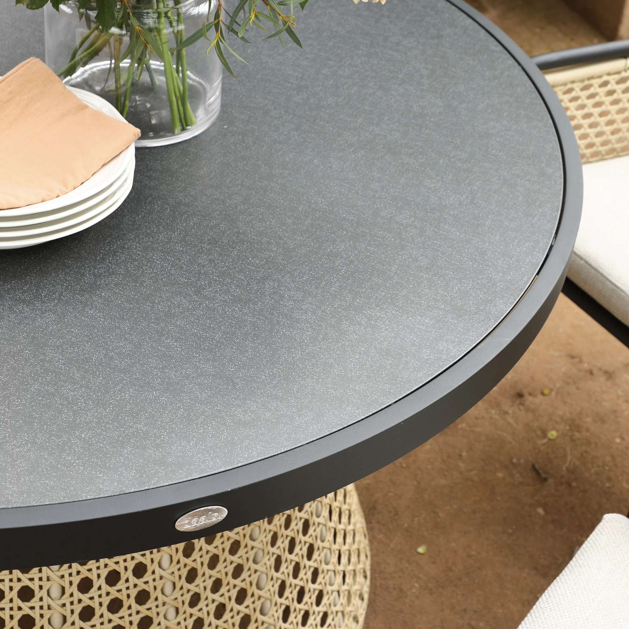 Pienza Outdoor Rattan 6-Seater Round Dining Set, Oatmeal Fabric with Black Frame - Image 7