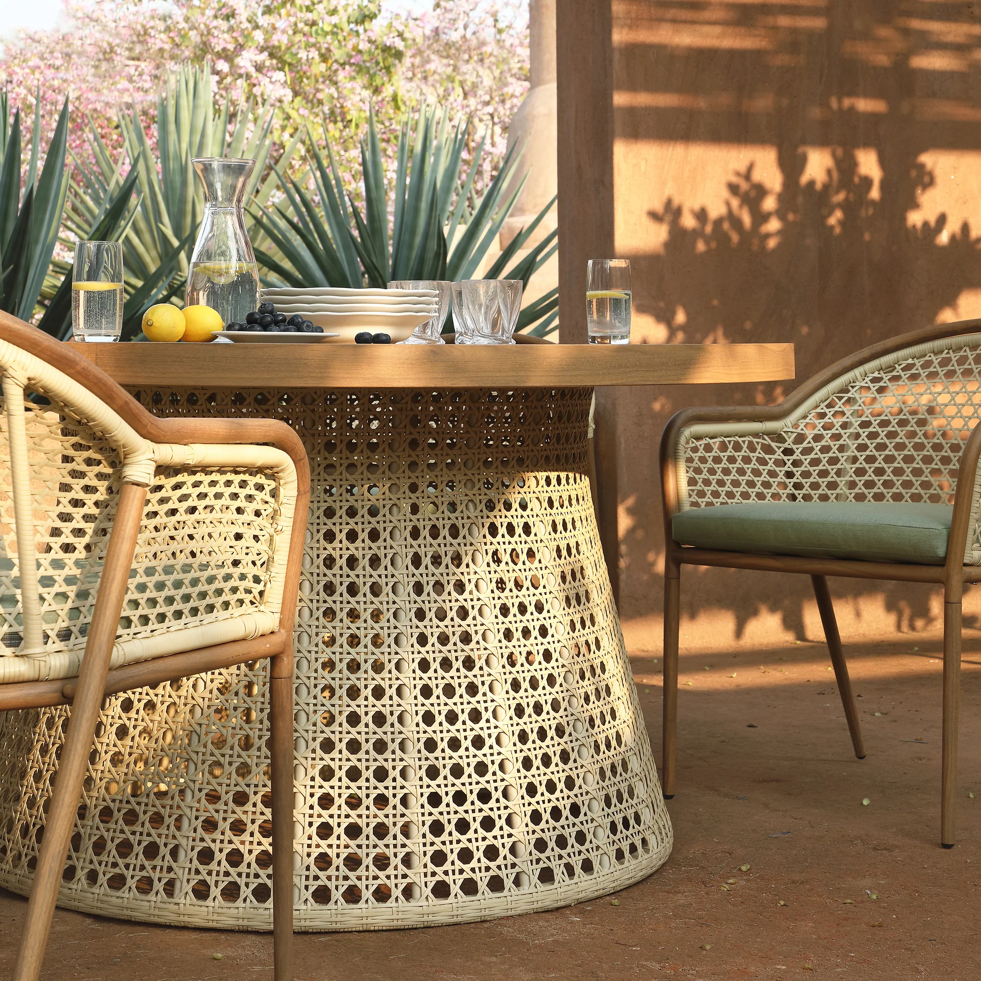 Pienza Outdoor Rattan 6-Seater Round Dining Set, Sage Green Fabric with Light Walnut Frame - Image 3