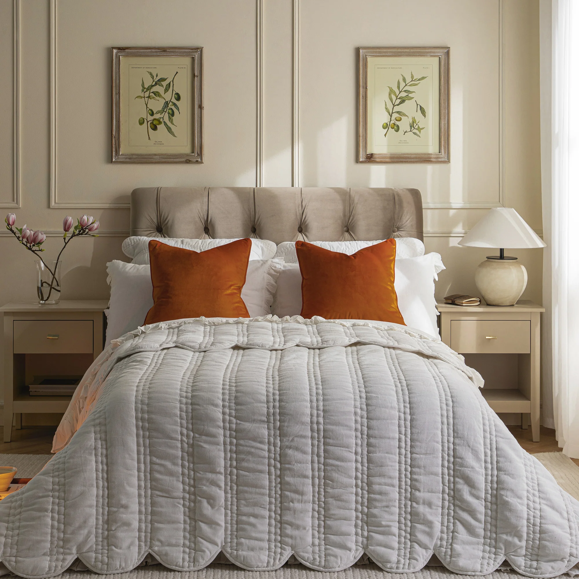 Portland Small Double Buttoned Fold-Out Bed in Ottoman, Mink Velvet - Image 4