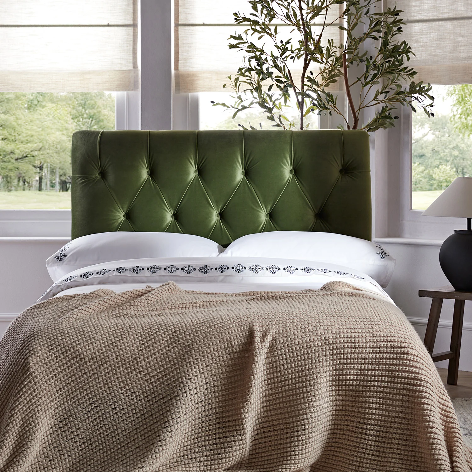 Portland Small Double Buttoned Fold-Out Bed in Ottoman, Moss Green Velvet - Image 5