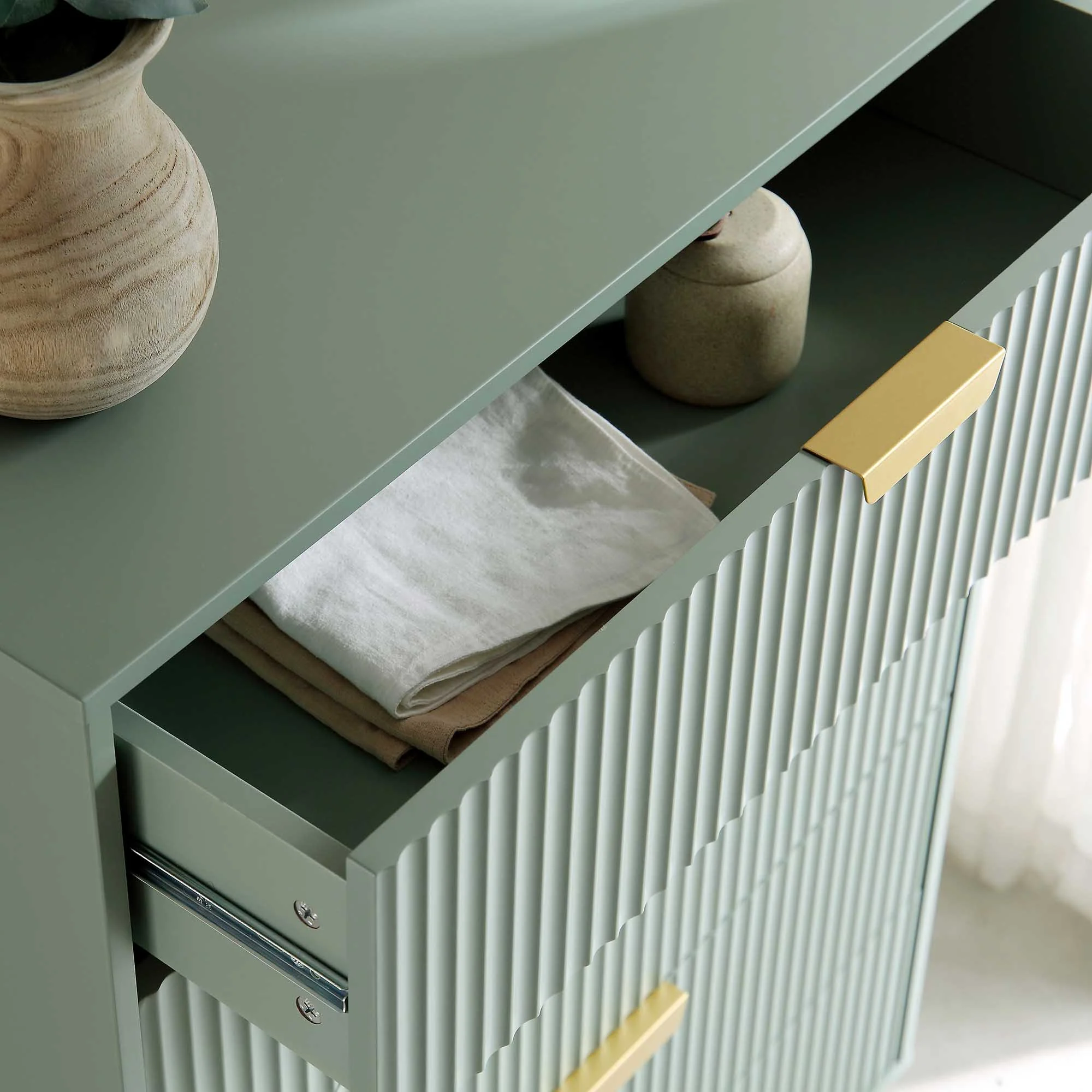 Richmond Ridged Chest of 5 Drawers, Matte Sage Green - Image 3