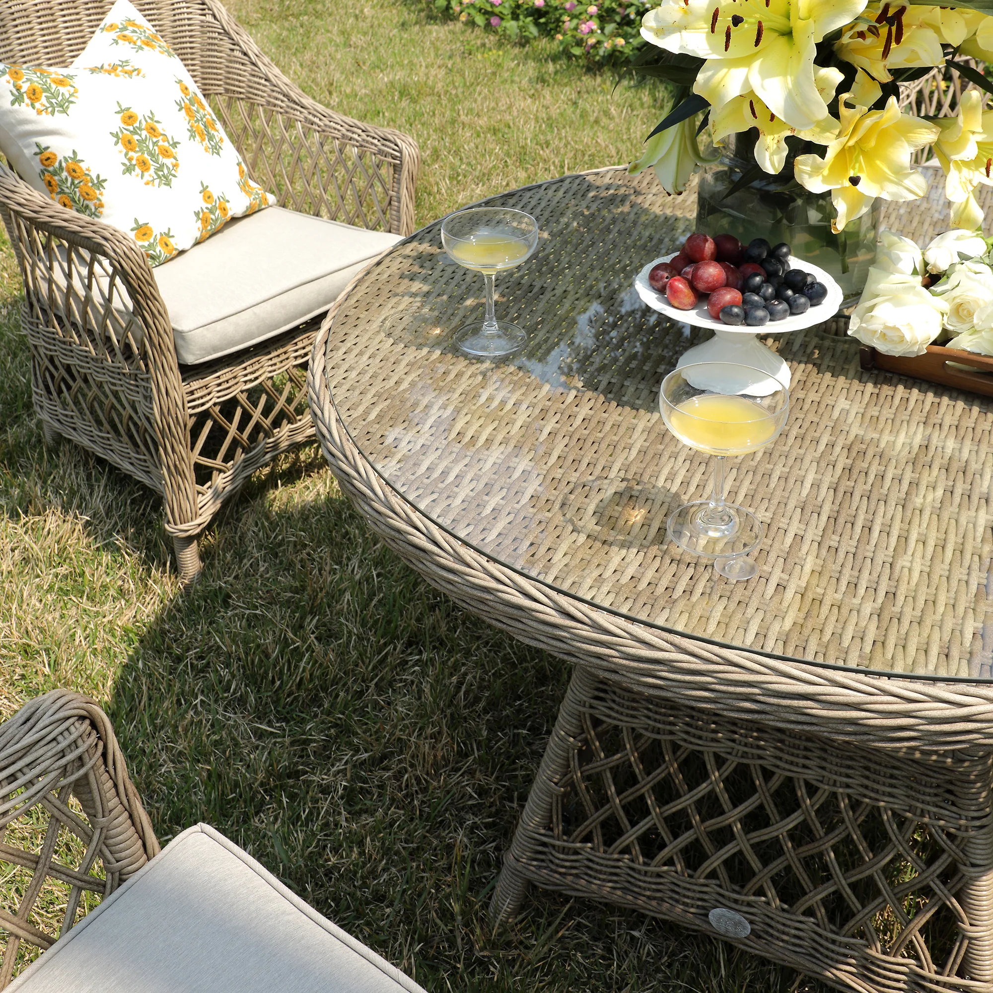 Willowbrook Lattice Weave Rattan 4-Seater Round Dining Set, Natural - Image 5