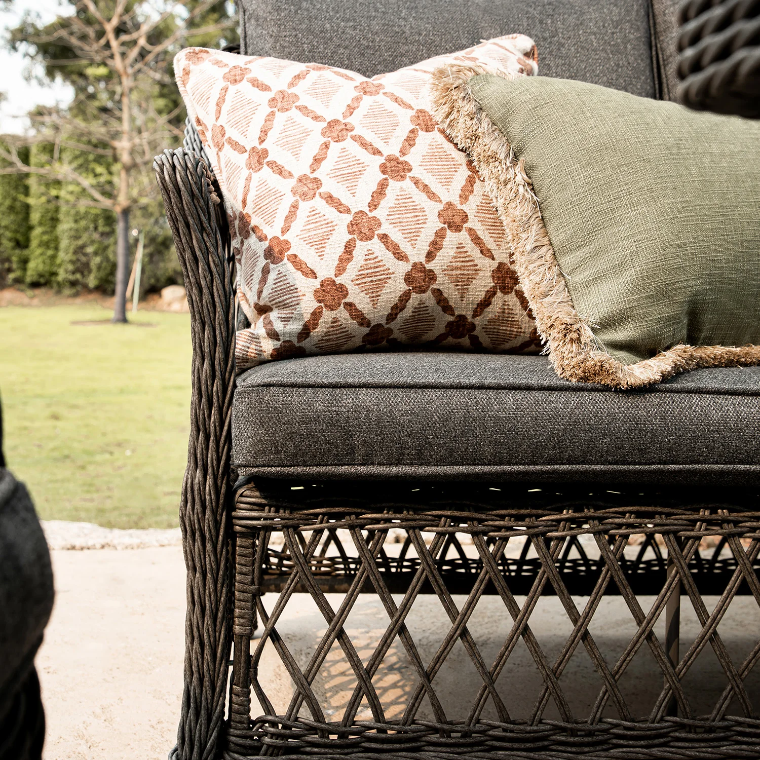 Willowbrook Lattice Weave Rattan 5-Seater Sofa Set with Rising Table, Dark Grey - Image 8